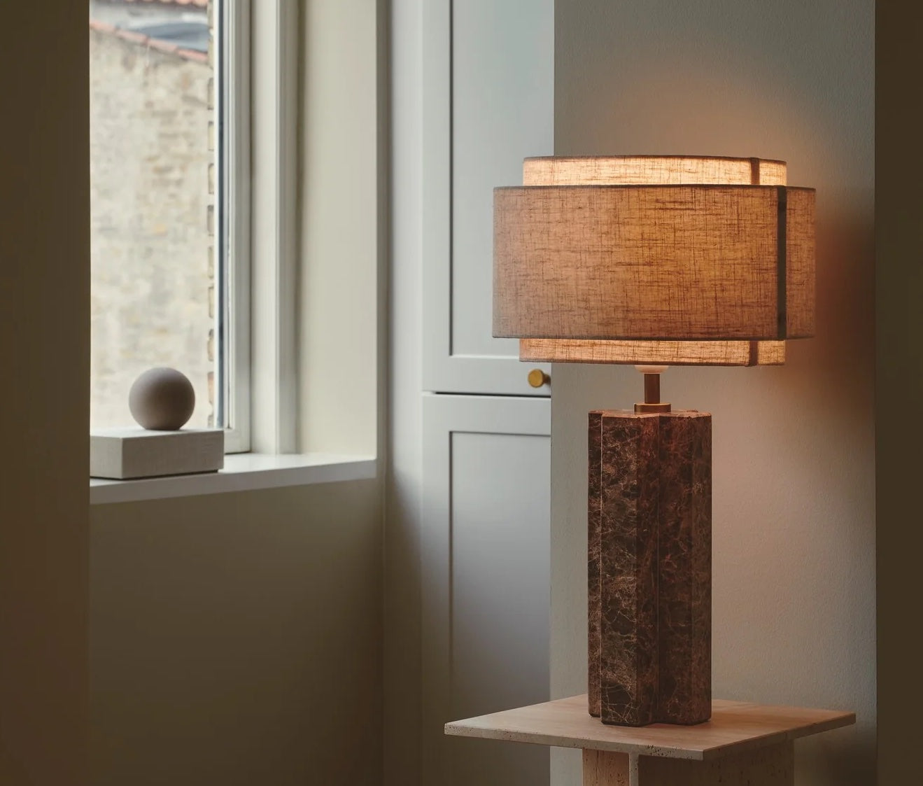 Find store og små bordlamper hos Lampeexperten