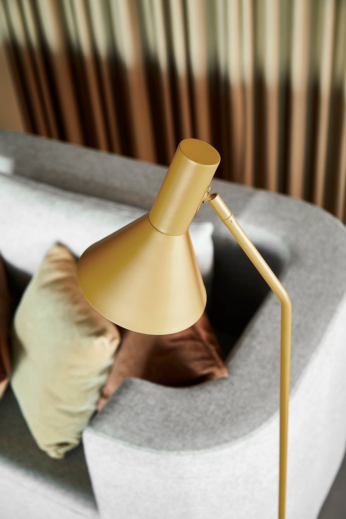 FRANDSEN - Ljus golvlampa - Matt mandel
