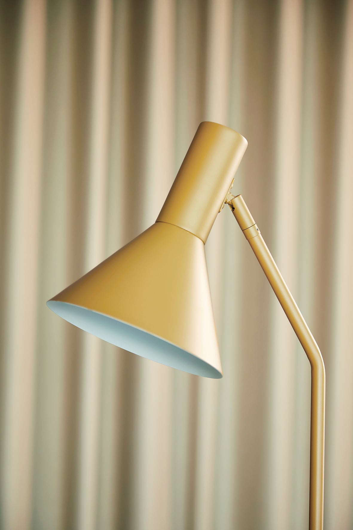 FRANDSEN - Ljus golvlampa - Matt mandel