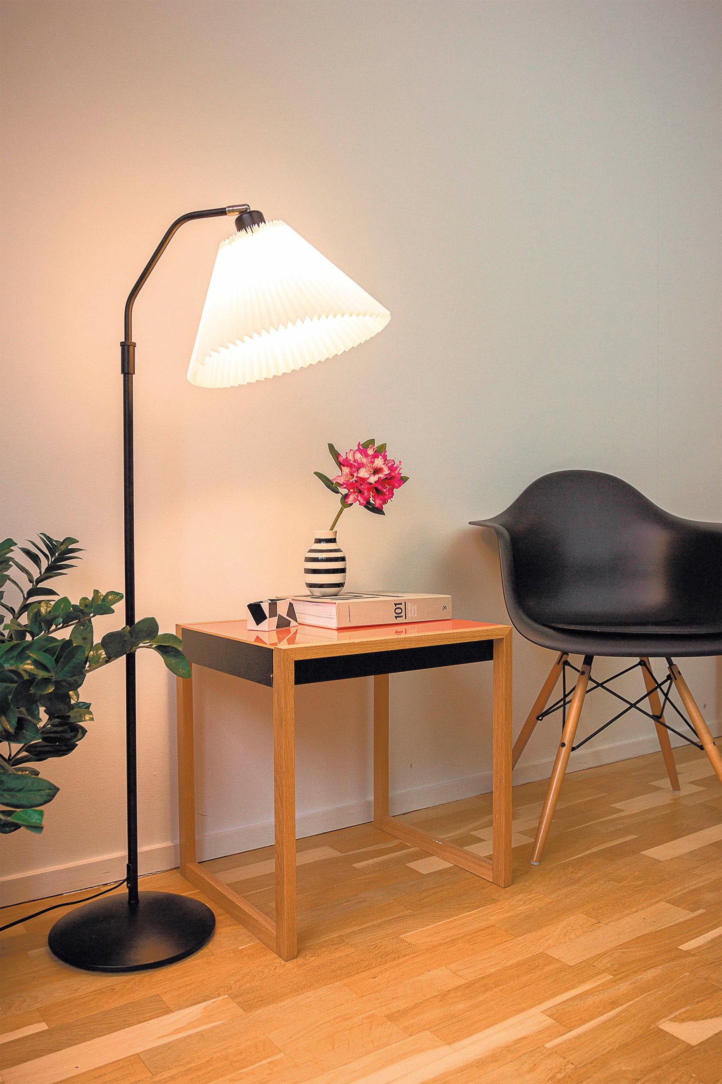 Halo Design Berlin Golvlampa - Svart