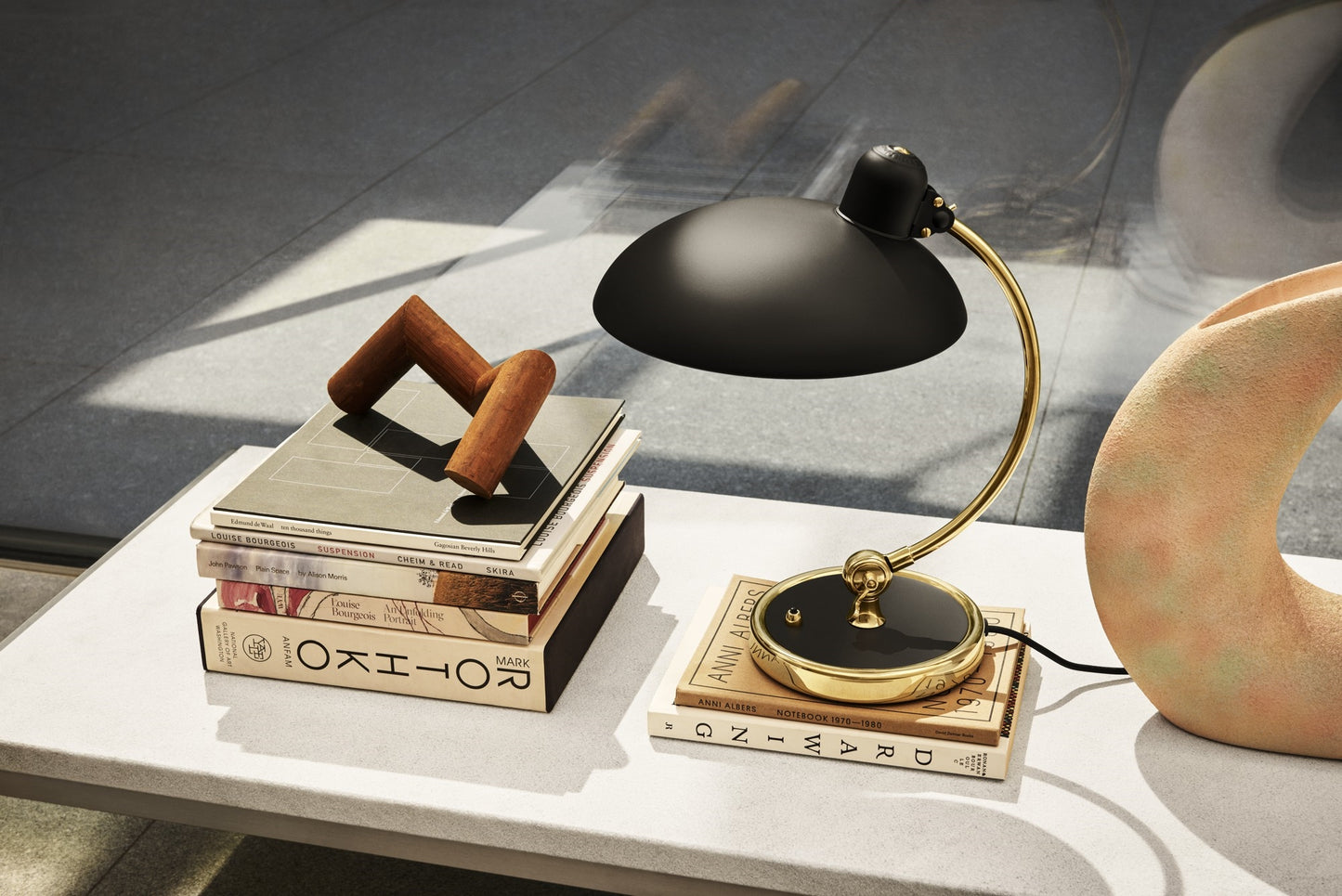 Fritz Hansen Kaiser Idell Luksus Bordlampe 6631-T Mat sort/Messing