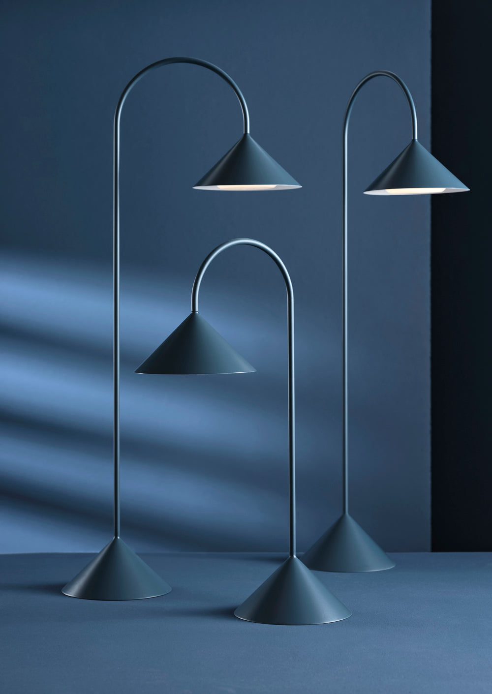 Grasp bordlampen i petroleumsblå i begge højder