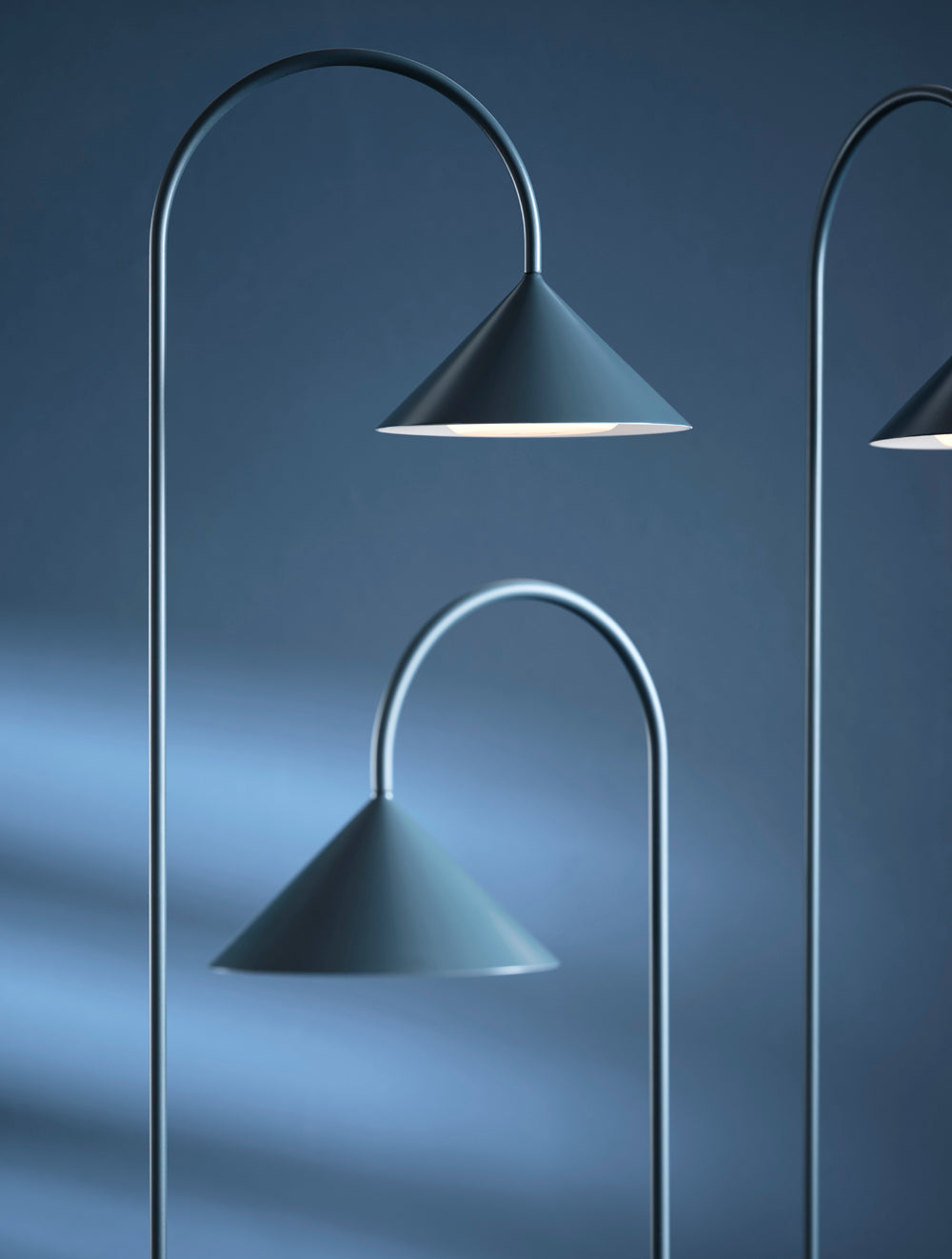 Grasp bordlampen i petroleumsblå i begge højder