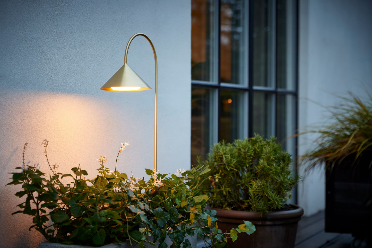 Grasp spydlampe messing fra Frandsen - Køb den hos Lampeexperten