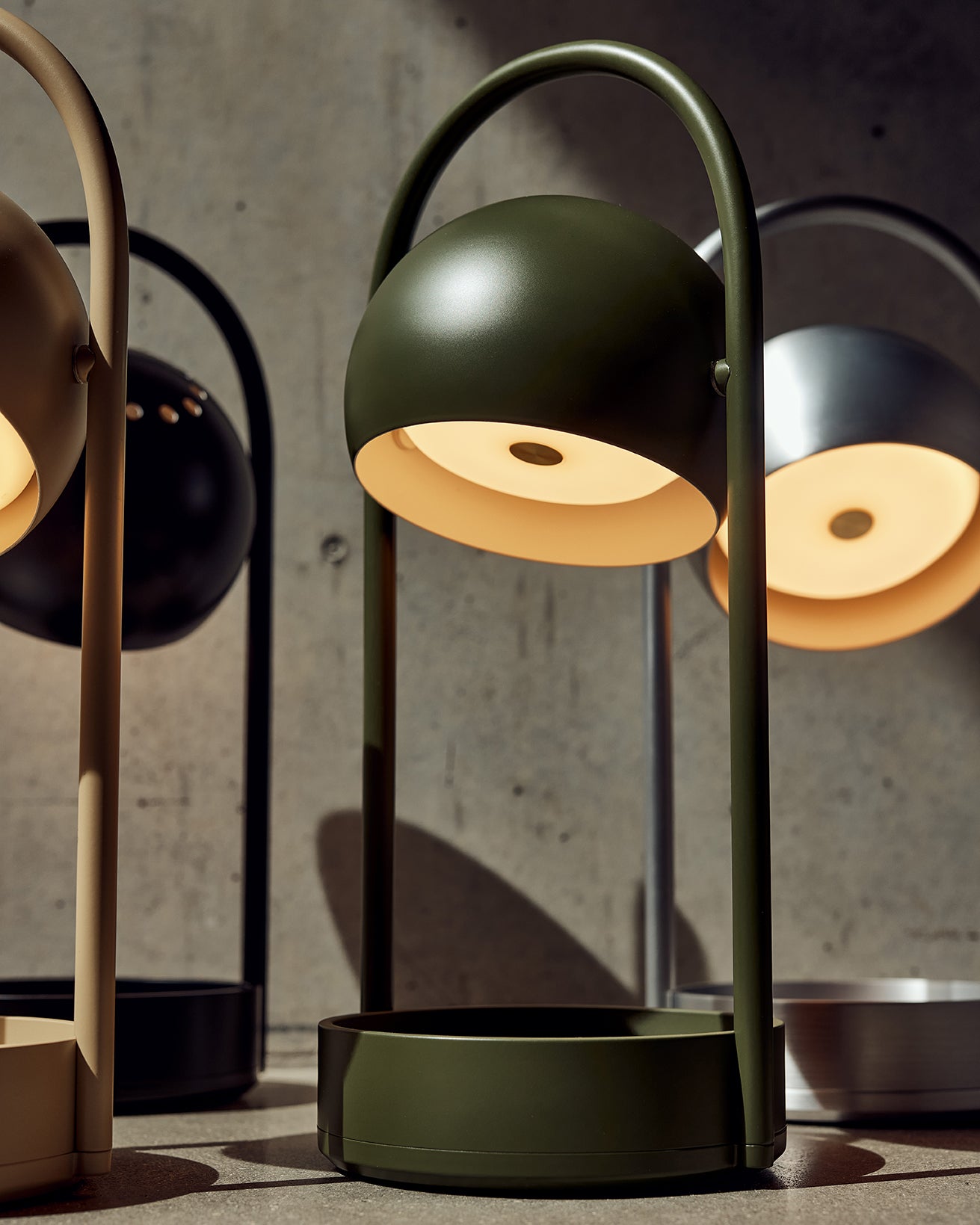 Frandsen Ball Genopladelig bordlampe - Olivengrøn