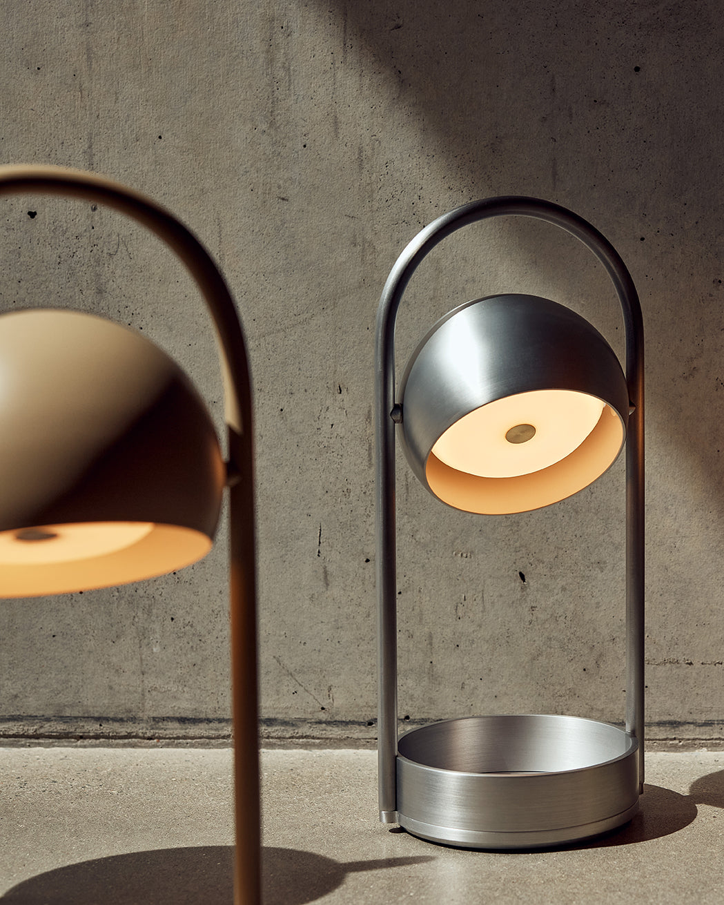 Frandsen Ball Genopladelig bordlampe - Børstet stål