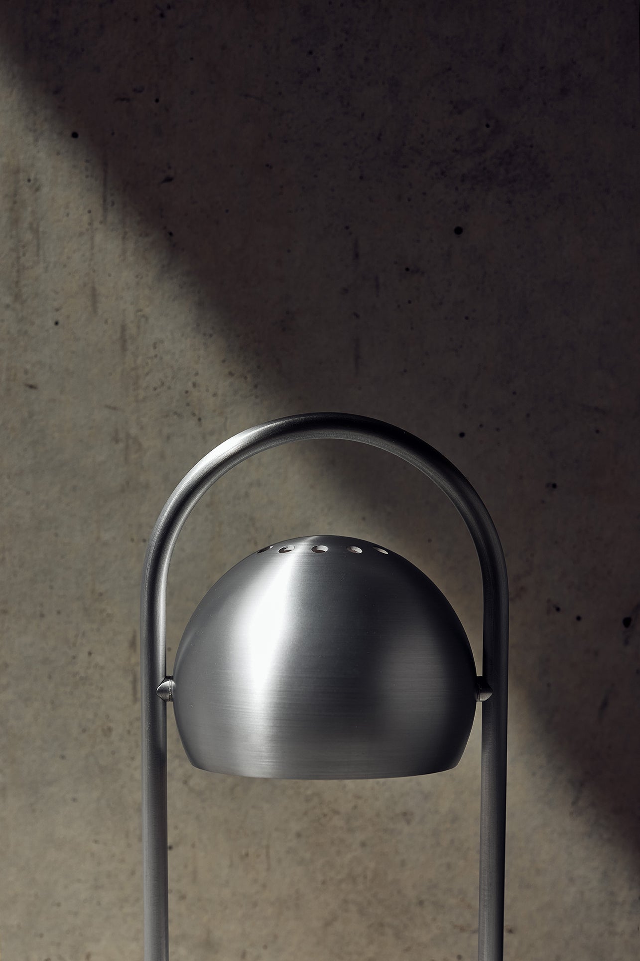 Frandsen Ball Genopladelig bordlampe - Børstet stål