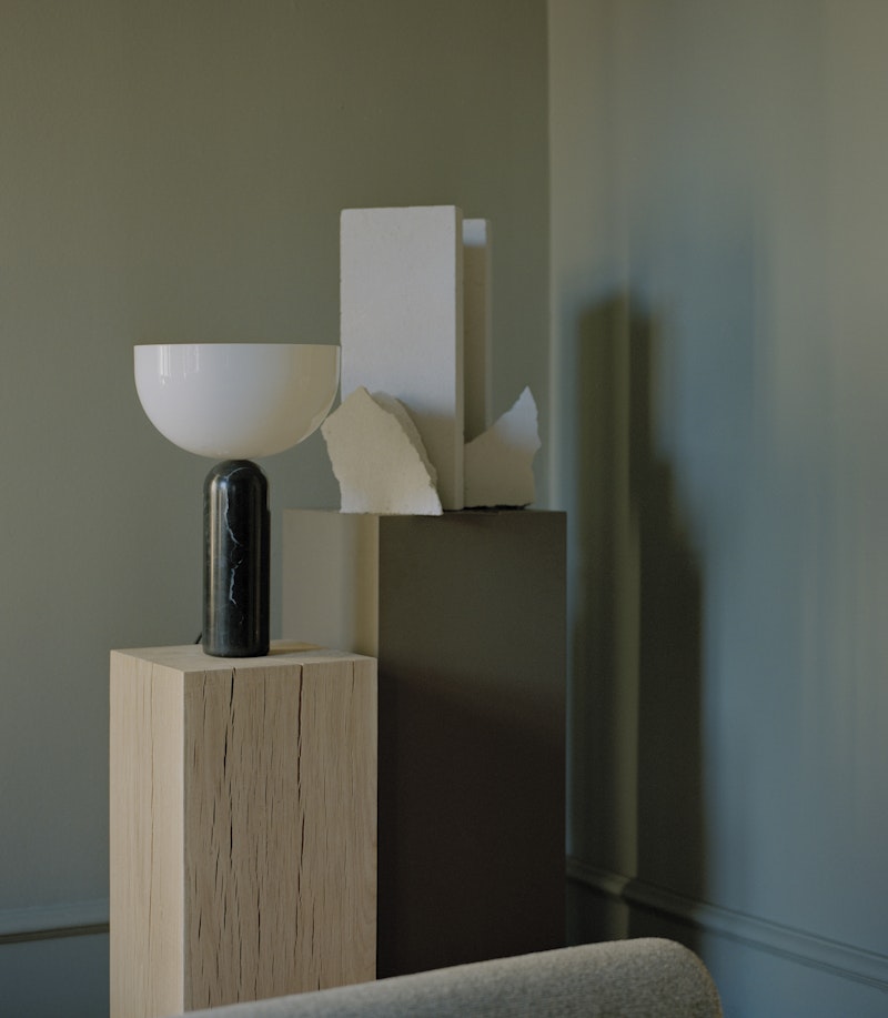 New Works Kizu Bordlampe Stor - Sort Marble