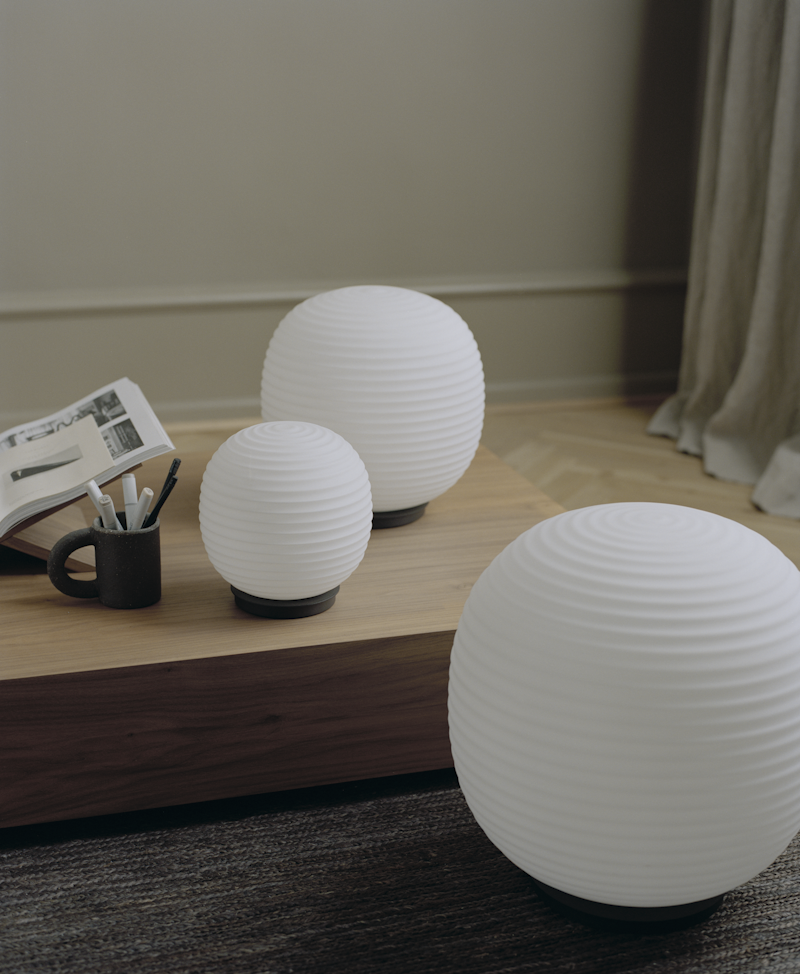 New Works Lantern Globe Bordlampe Ø20 - Sort Base