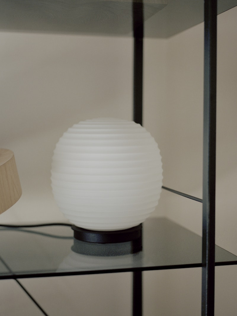 New Works Lantern Globe Bordlampe Ø20 - Sort Base