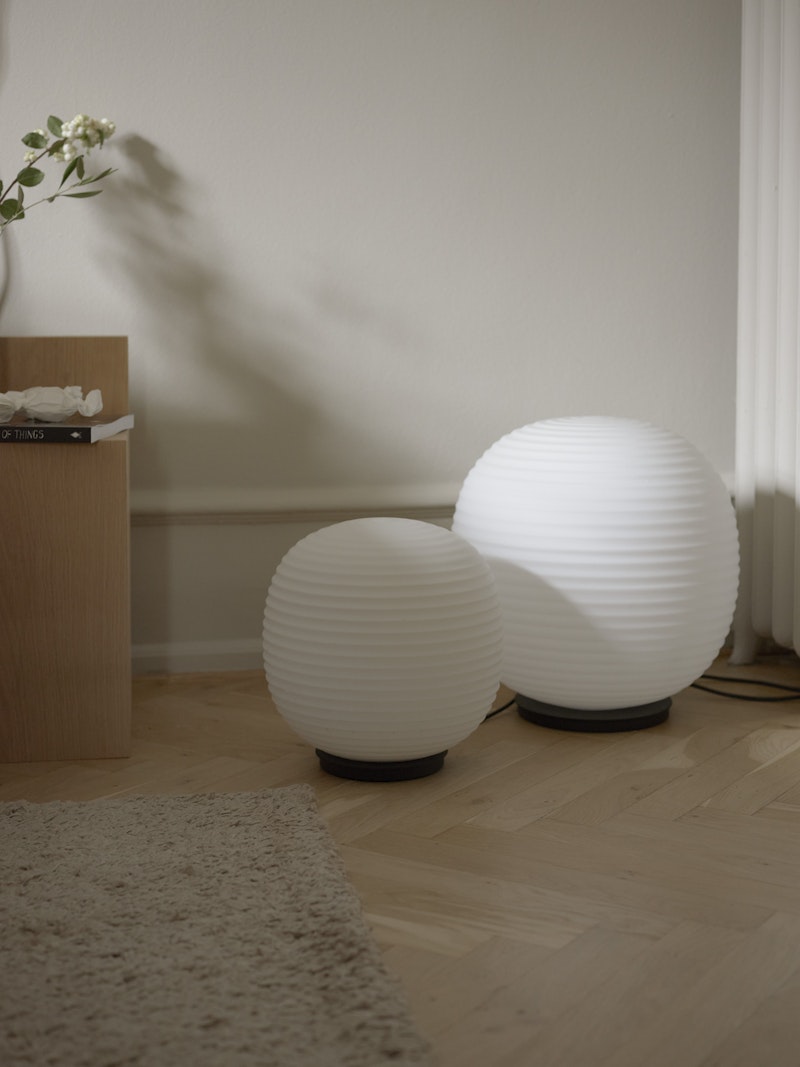 New Works Lantern Globe Bordlampe Ø30 - Sort Base
