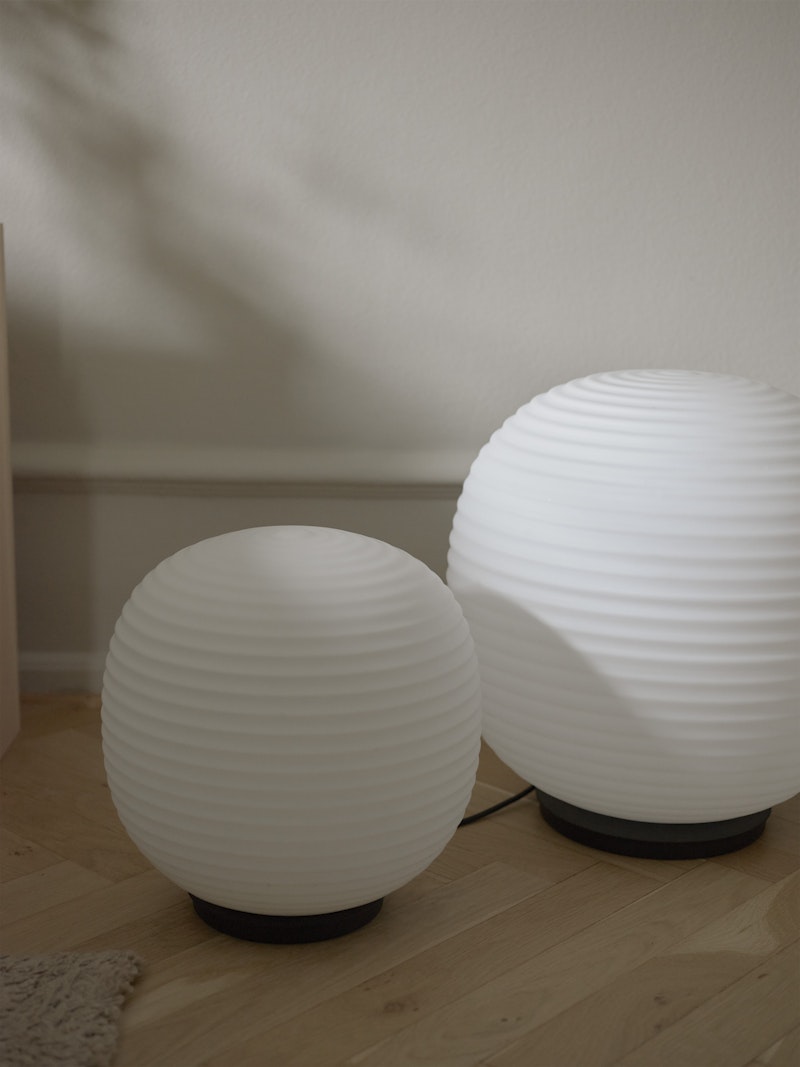 New Works Lantern Globe Bordlampe Ø30 - Sort Base