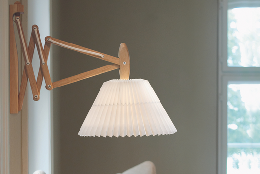 Saxlampe fra Le Klint lys eg i stue
