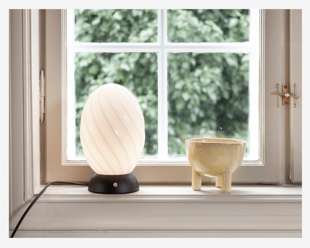 Halo Design Twist Bordslampa Oval - Svart