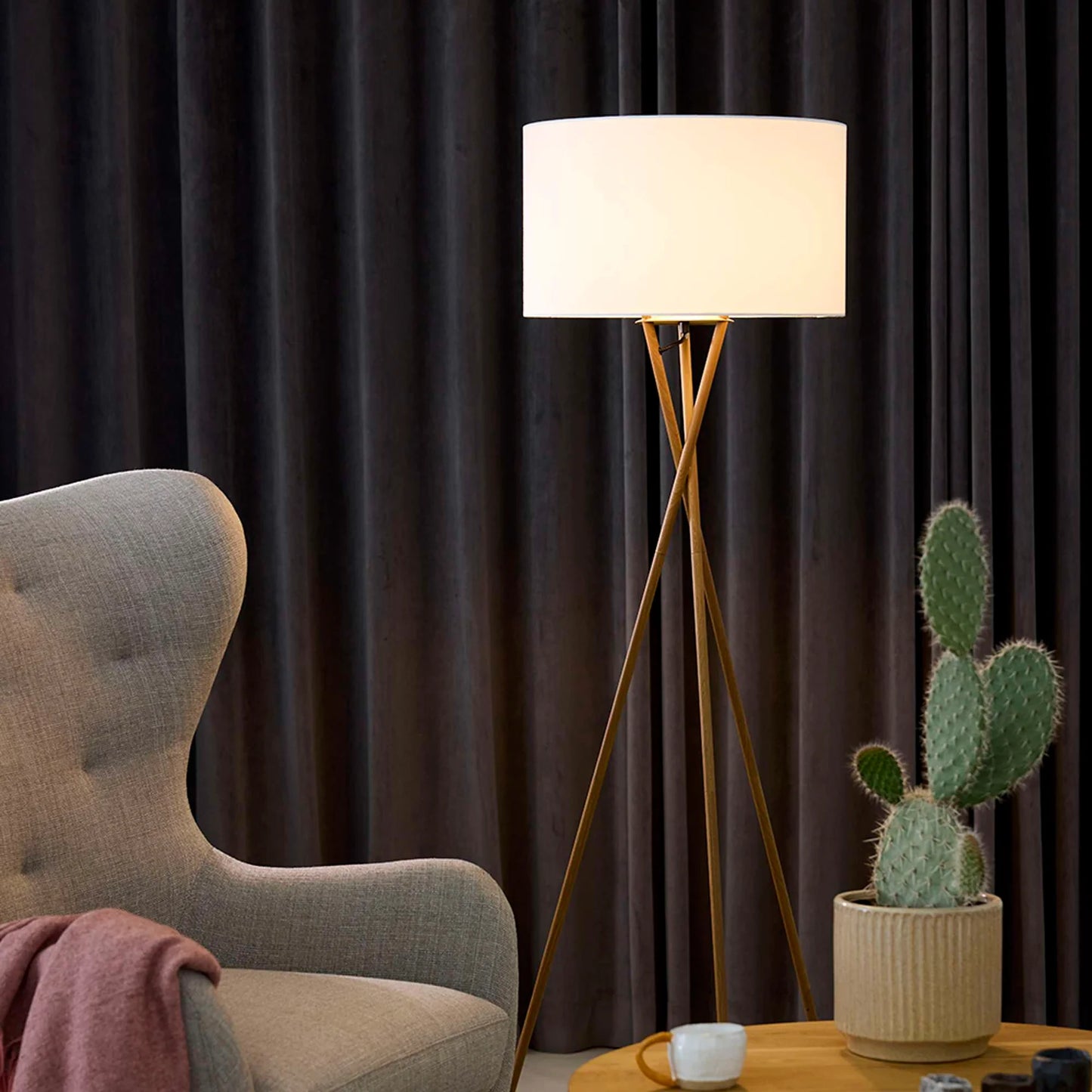 Nielsen light - Uptown gulvlampe trælook med hvid skærm