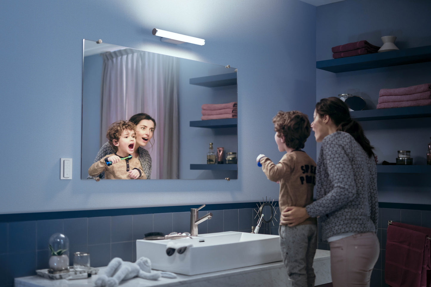 Philips Hue Adore Hue Væglampe - L:42,5
