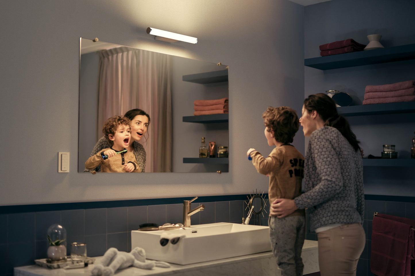 Philips Hue Adore Hue Væglampe - L:42,5