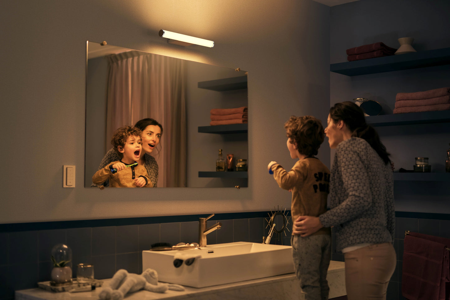 Philips Hue Adore Hue Væglampe - L:42,5
