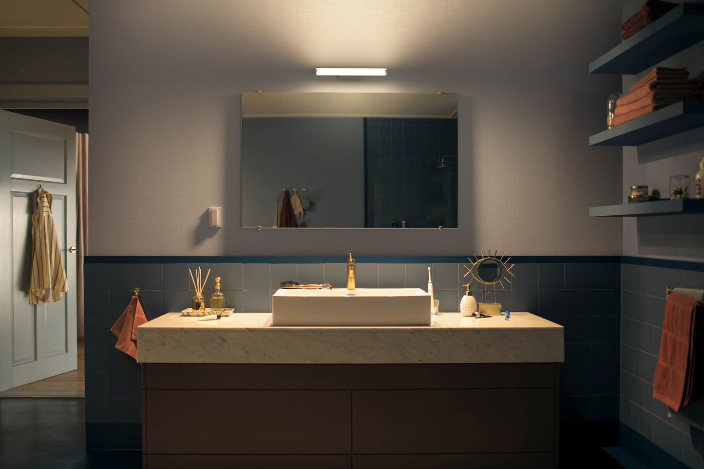 Philips Hue Adore Hue Væglampe - L:42,5