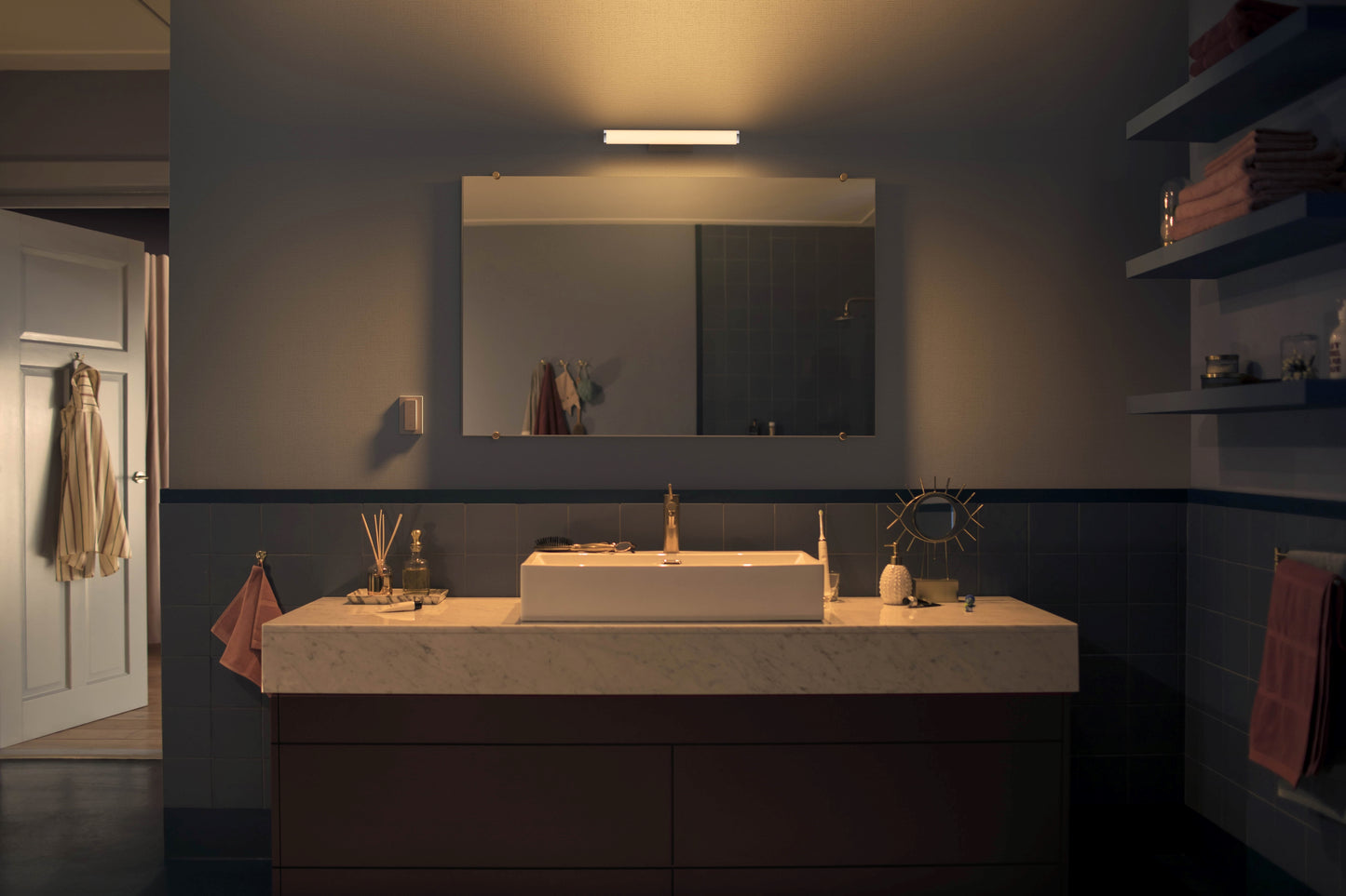 Philips Hue Adore Hue Væglampe - L:42,5