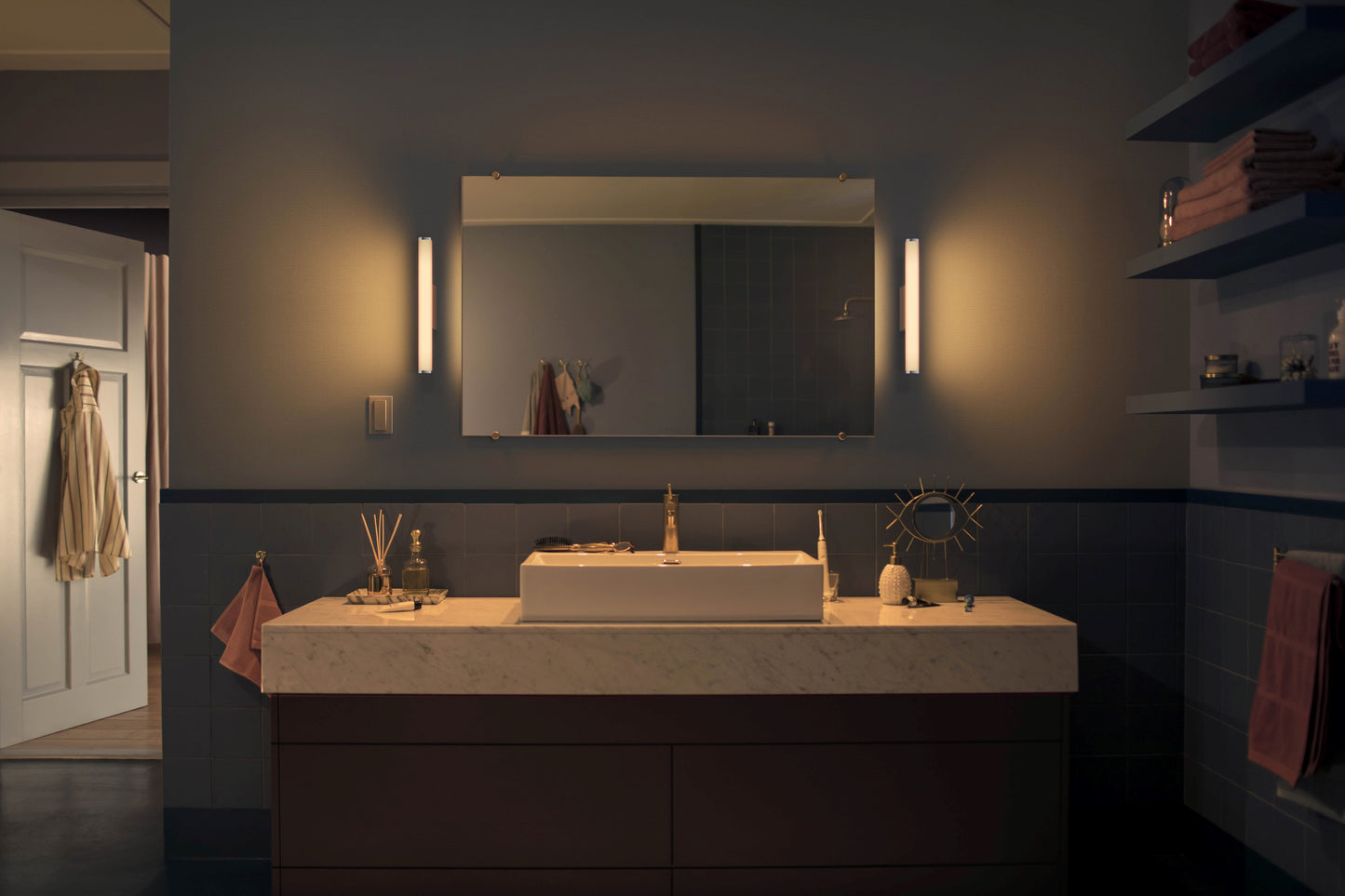 Philips Hue Adore Hue Væglampe - L:42,5