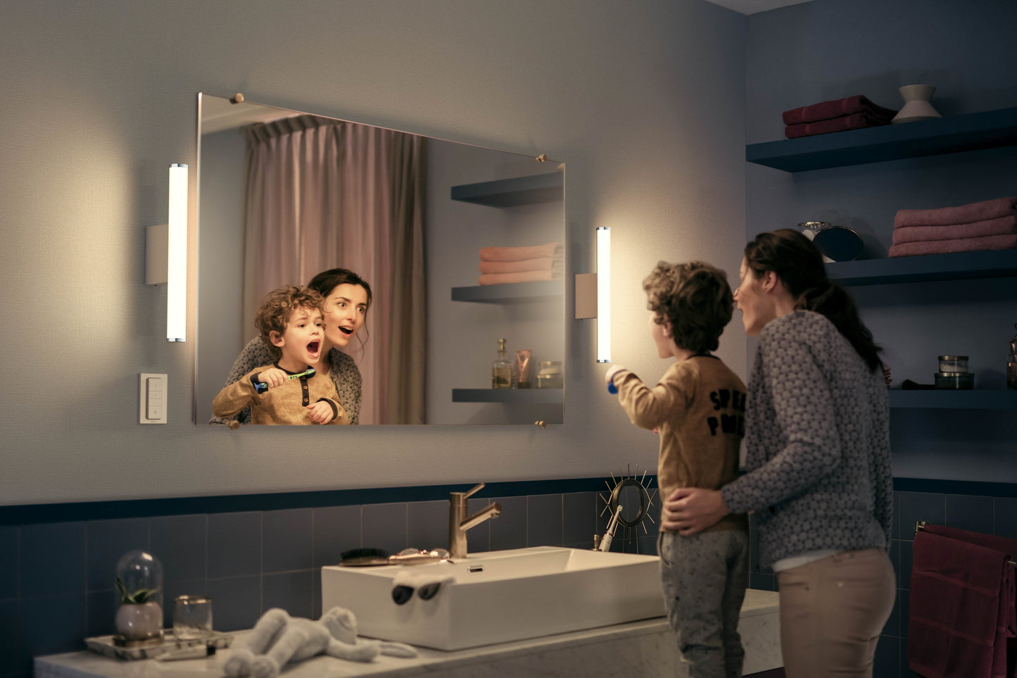 Philips Hue Adore Hue Væglampe - L:42,5