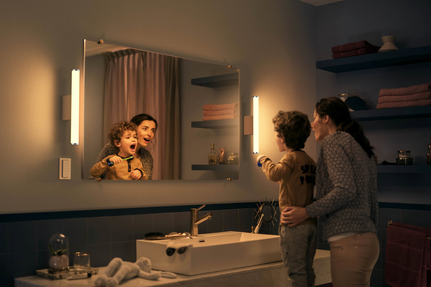 Philips Hue Adore Hue Væglampe - L:42,5