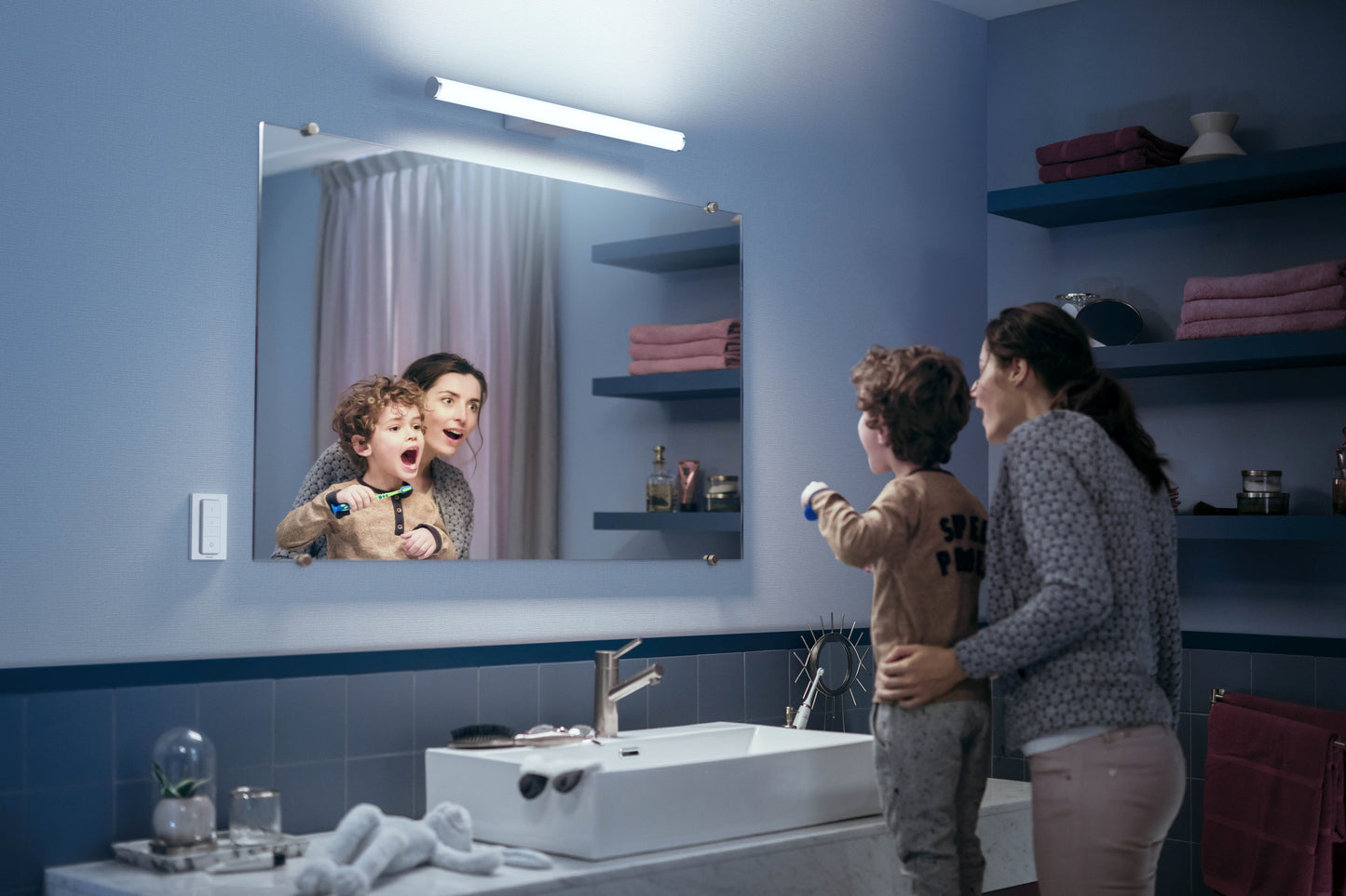 Philips Hue Adore Hue Væglampe L:67.5