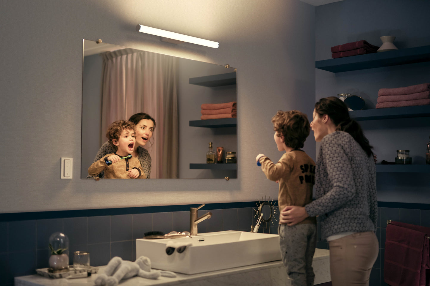 Philips Hue Adore Hue Væglampe L:67.5