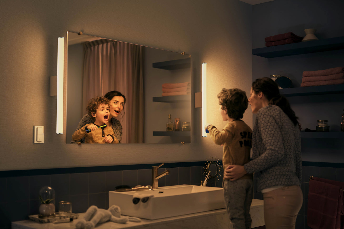 Philips Hue Adore Hue Væglampe L:67.5