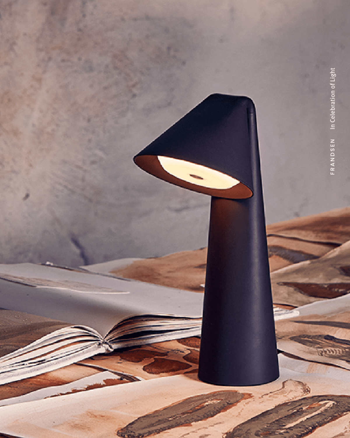 Frandsen Ami Genopladelig bordlampe - Chokolade