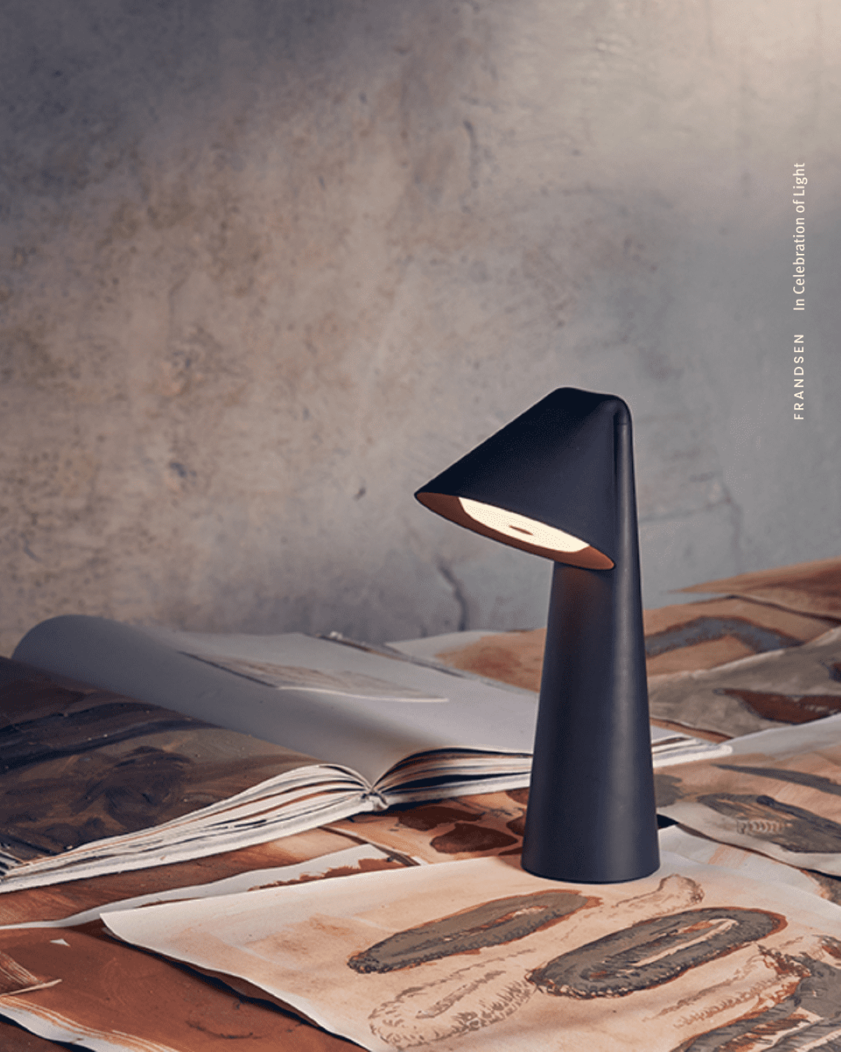 Frandsen Ami Genopladelig bordlampe - Chokolade