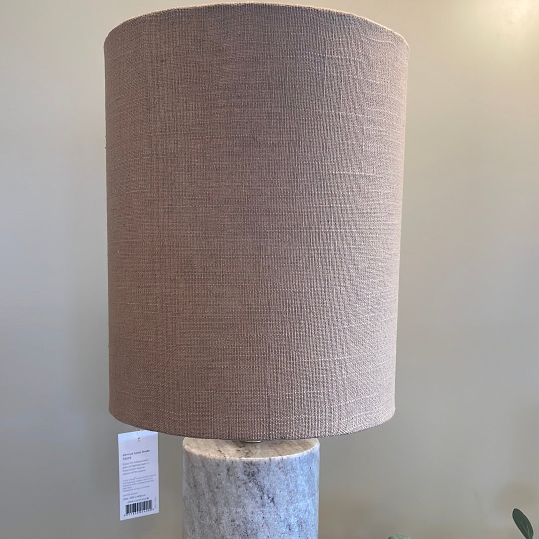 Cozy Living - Ella Marmor bordlampe beige med skærm i Taupe