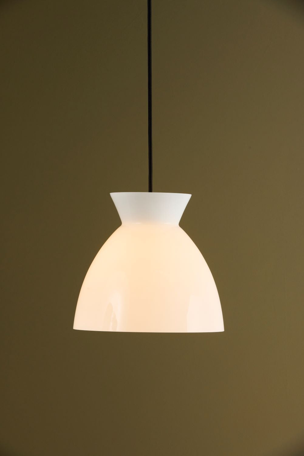 BIKUBE 290P Pendel fra Piet Hein – opal-glas lampe med tidløst design