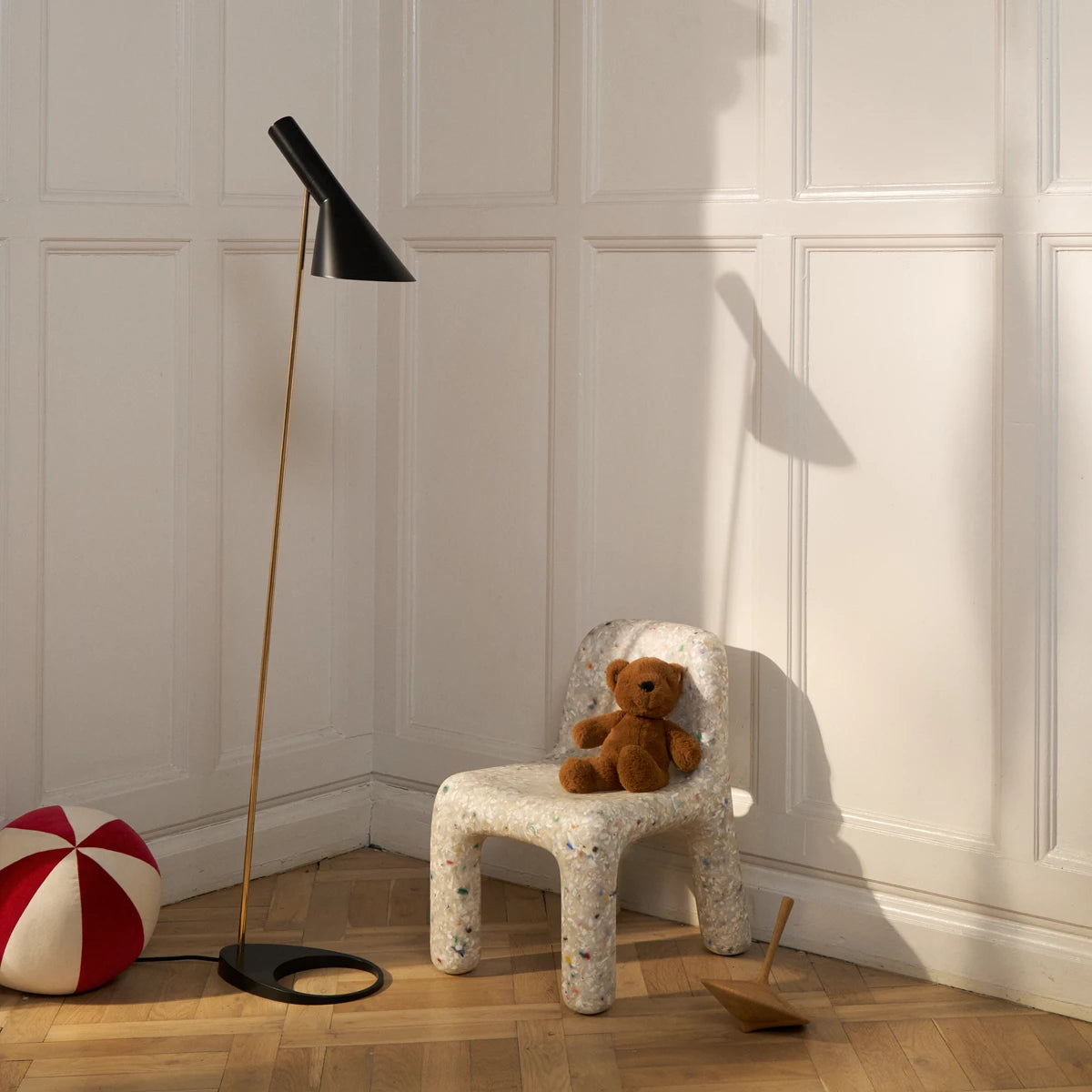 Louis Poulsen AJ Gulvlampe Brass/Black
