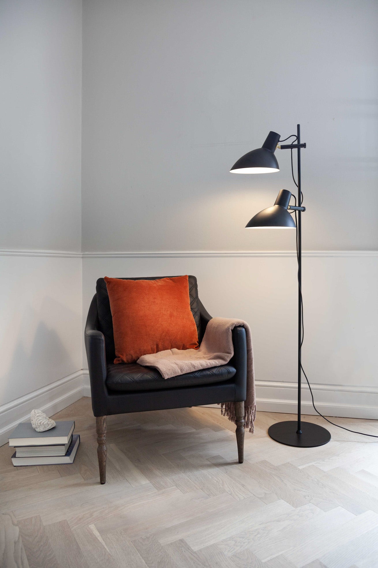 Halo Design Metropole Golvlampa 2 Lamphuvuden - Svart