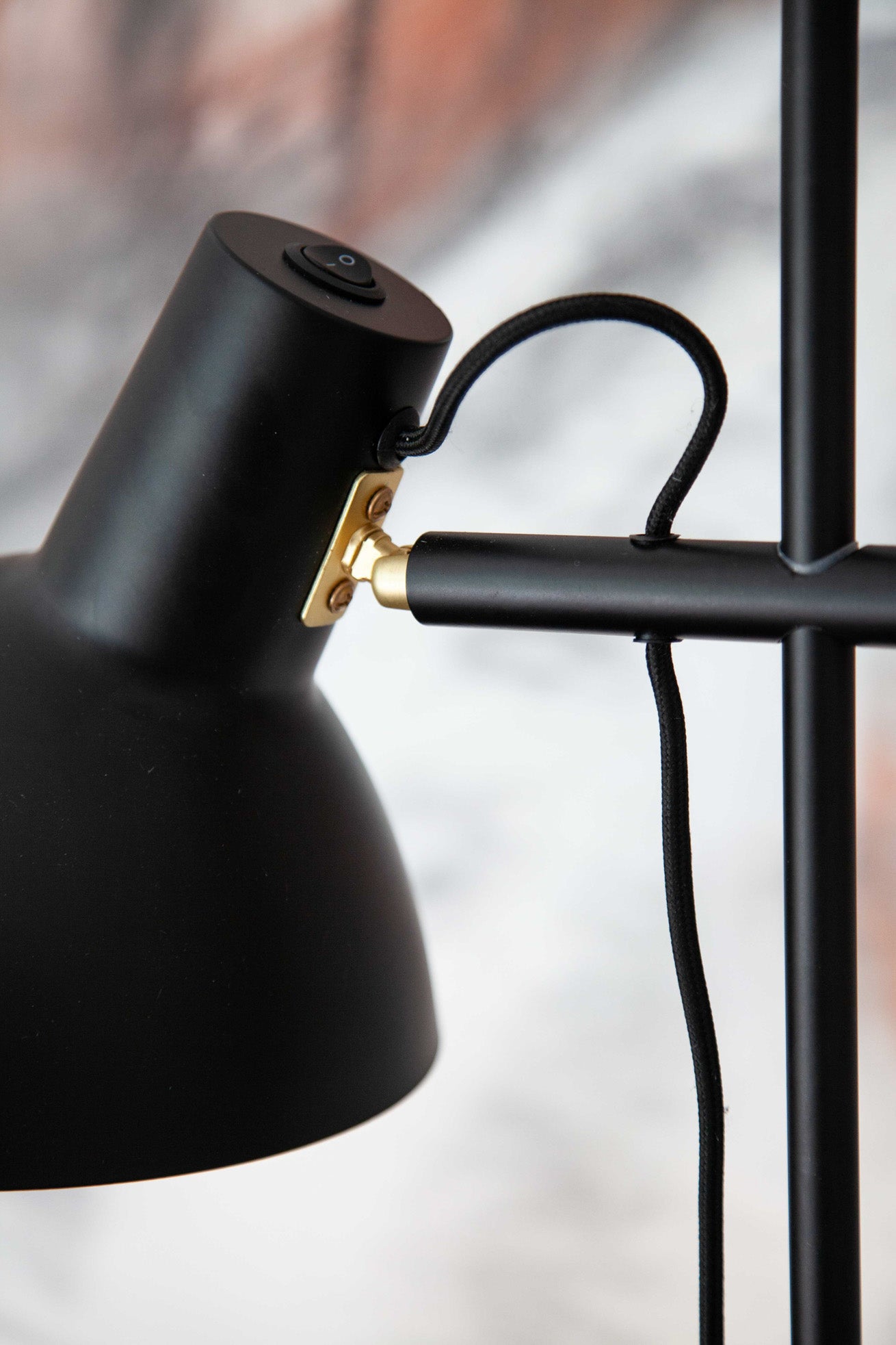 Halo Design Metropole Golvlampa 2 Lamphuvuden - Svart