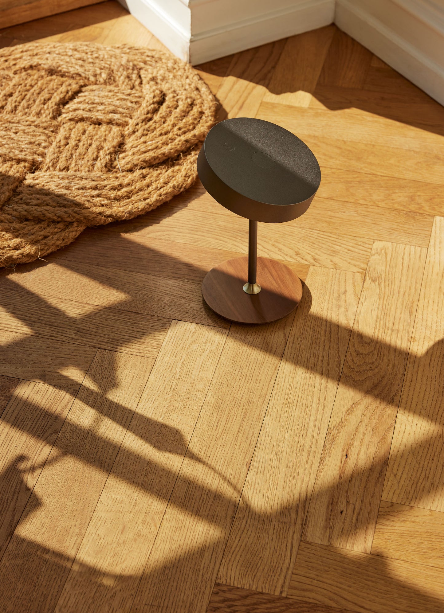 Halo Design - On The Move - batteri bordslampa Ø13 – Antik Mässing