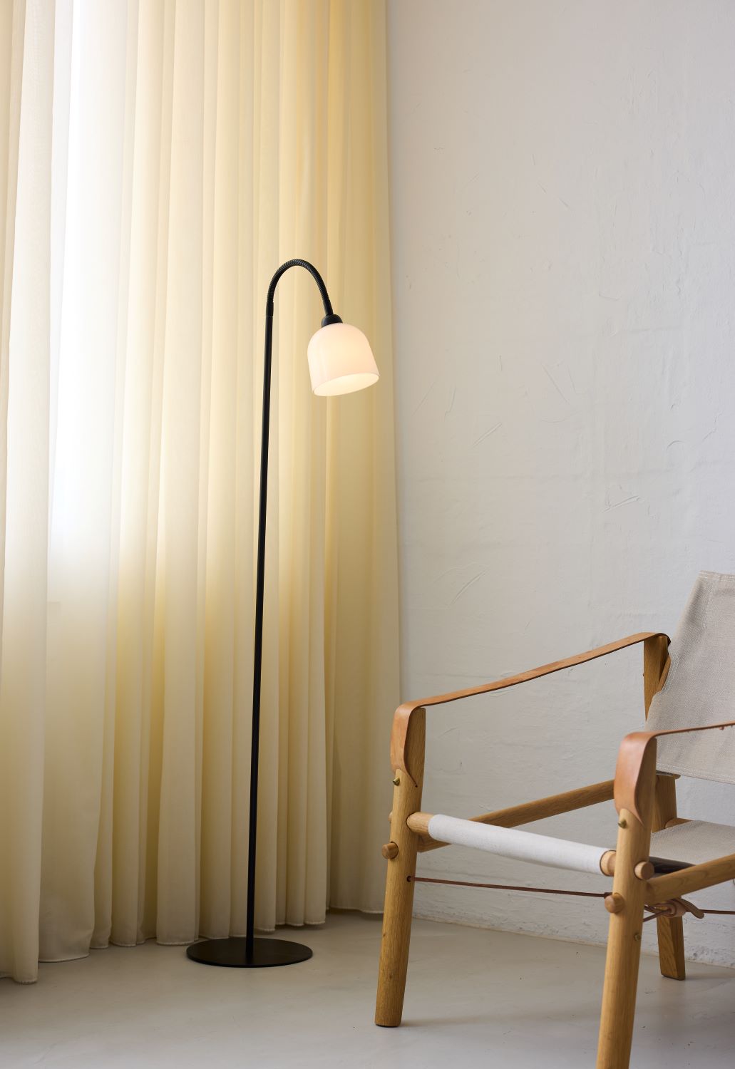 Halo Design sort gulvlampe Glow 1 arm