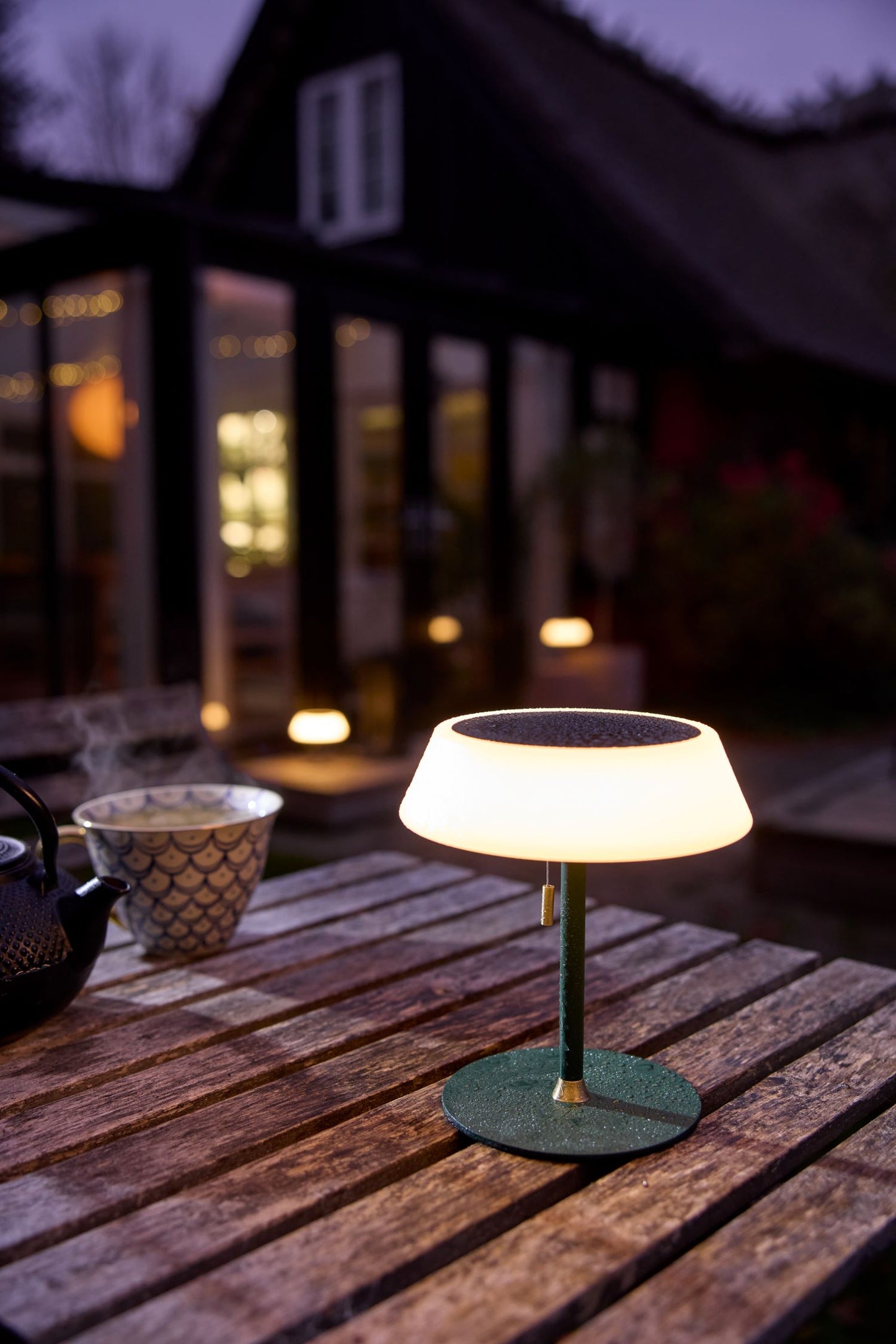 Halo Design Solar Portable Table Lamp - Mørk Grøn