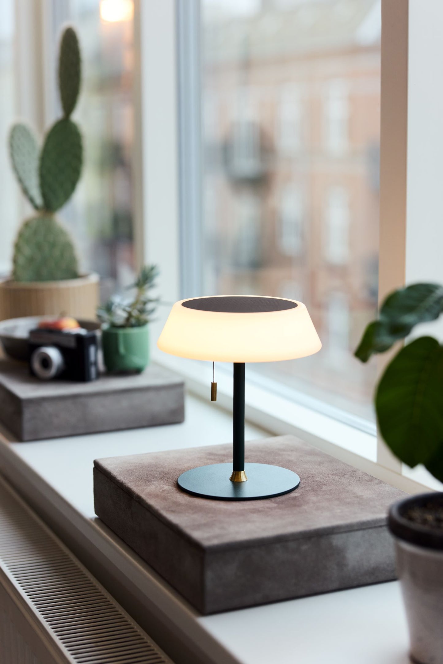 Halo Design Solar Portable Table Lamp - Mørk Grøn