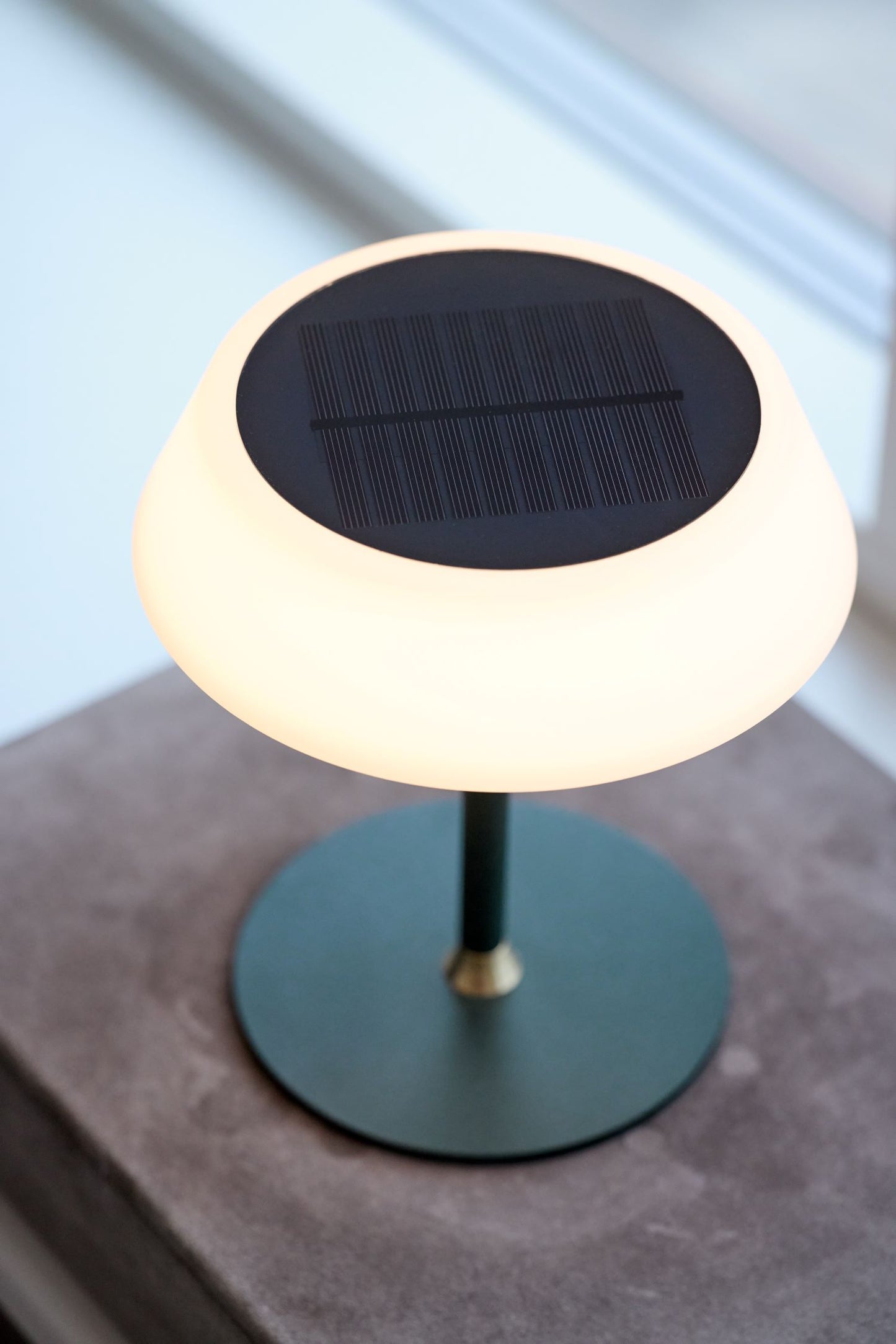 Halo Design Solar Portable Table Lamp - Mørk Grøn