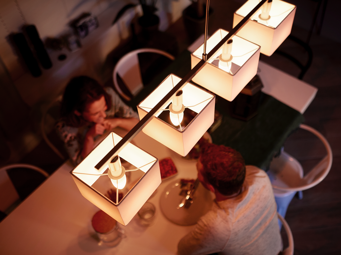 E14 Kerte pære i lampe over spisebord