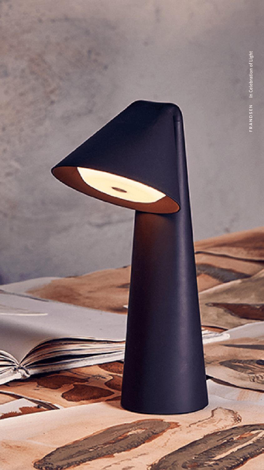 Frandsen Ami Genopladelig bordlampe - Chokolade