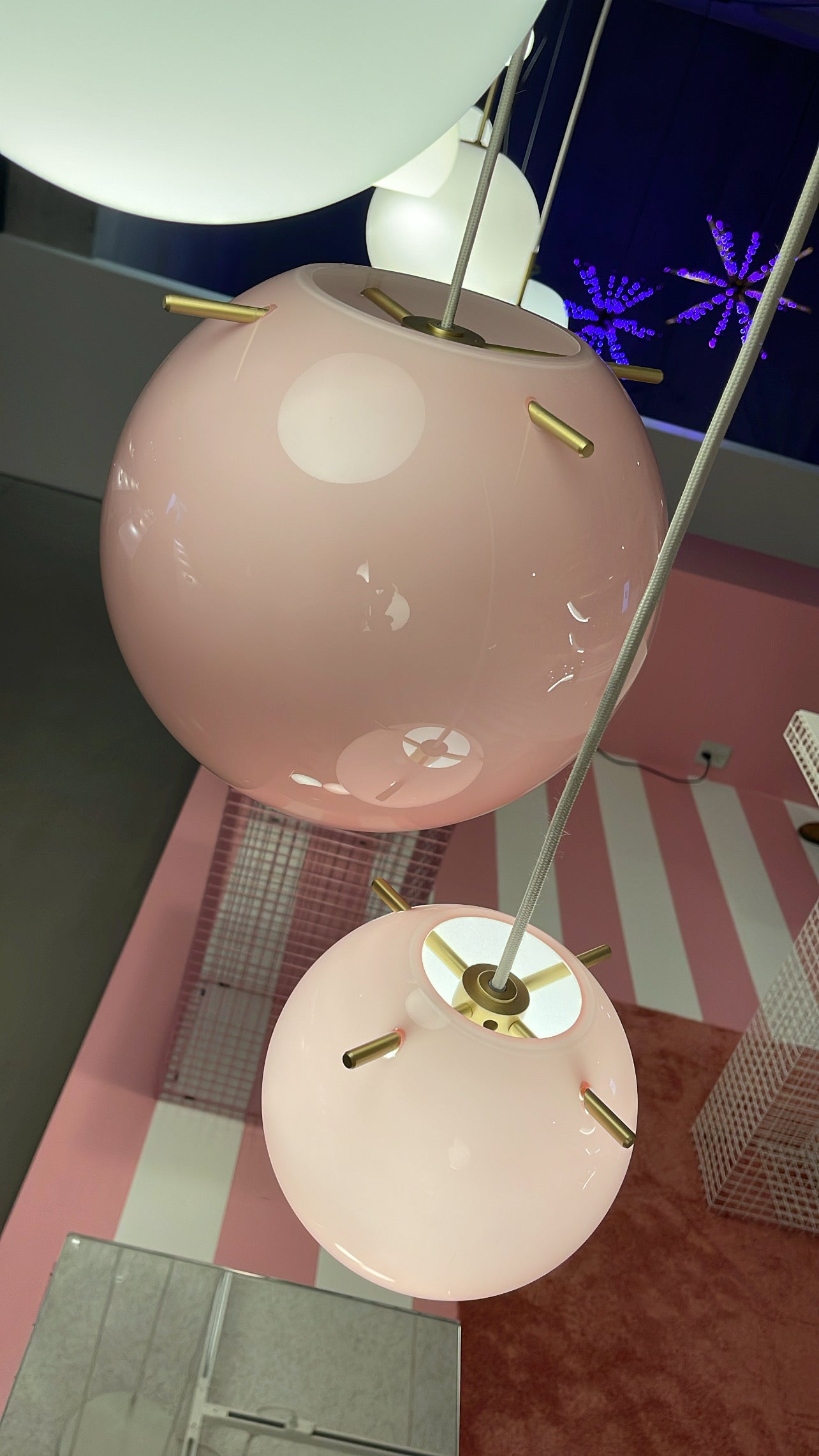 FRANDSEN Koi Pendel Ø25 - Opal Rose/Brass Sticks