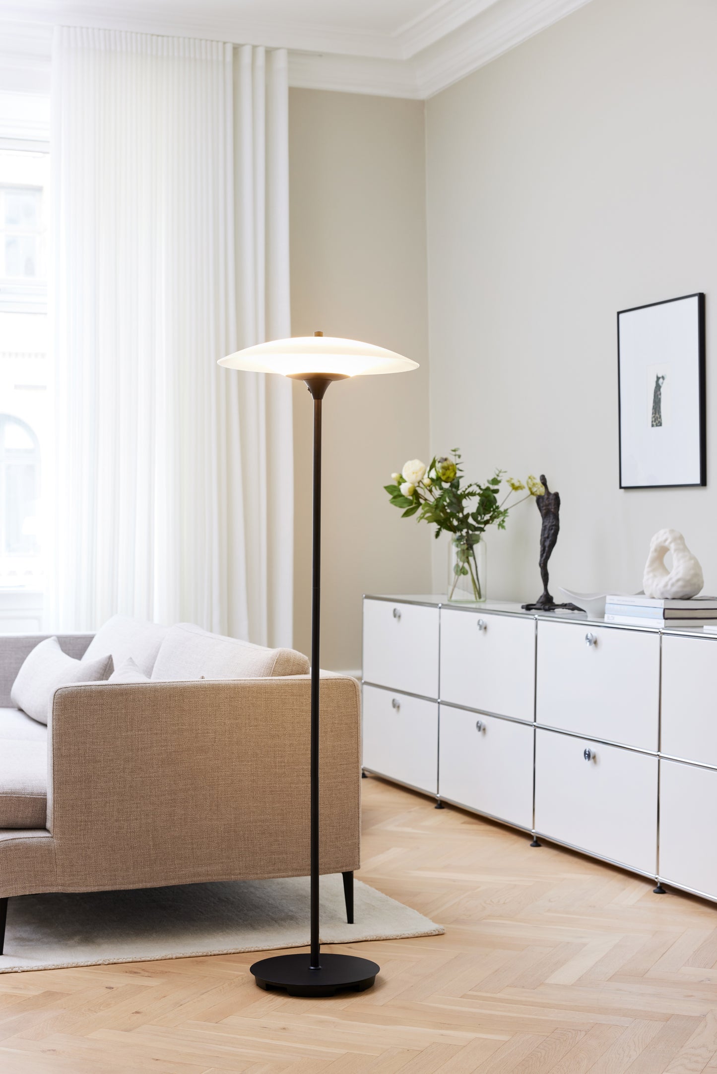 Halo Design Baroni golvlampa Ø46 - Opal/Svart