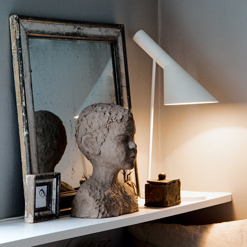 Louis Poulsen AJ Bordlampe V2 - hvid