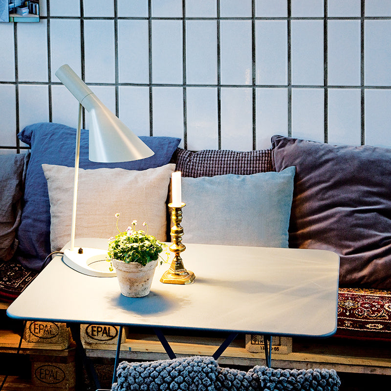 Louis Poulsen AJ Bordlampe V2 - hvid