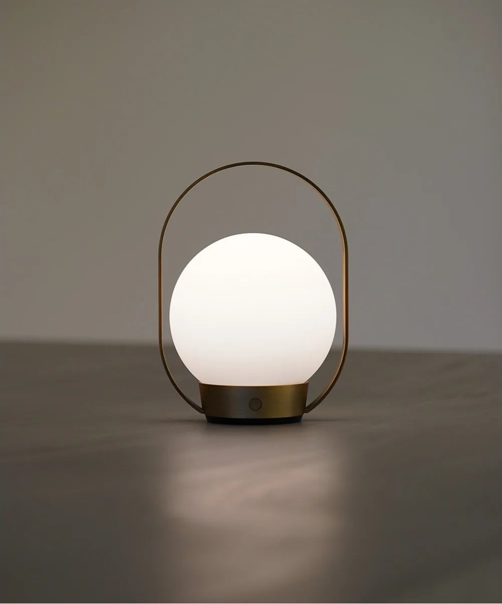 Antidark Palla T1 bordlampe - Mørk Messing