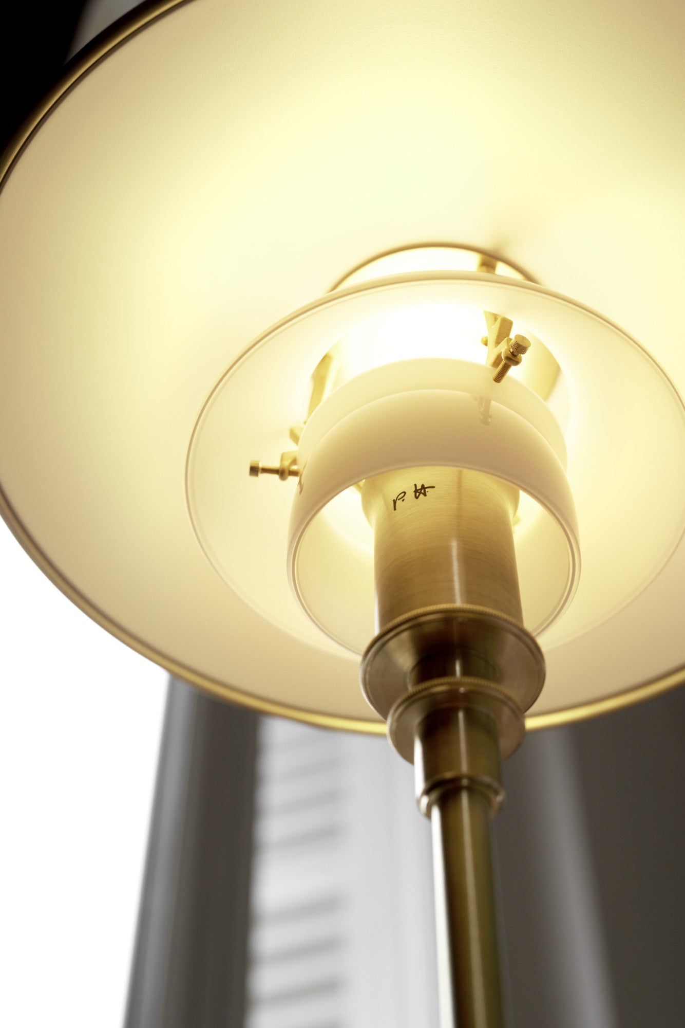 Louis Poulsen - PH 3-2 Bordlampe E14 BRASS/OPAL - Limited 2022